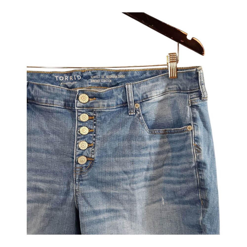 Torrid Perfect 10" Boyfriend Denim Bermuda Short Vintage Stretch Women's 18 - Picture 6 of 9